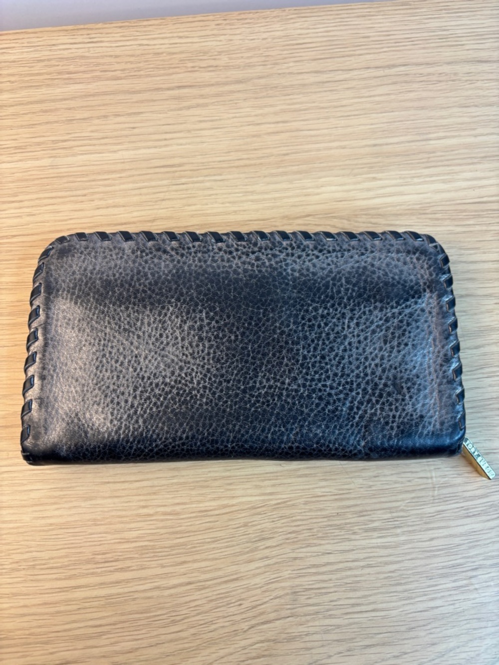 Tory Burch Chelsea Black/Gray Pebbled Leather Zip-Around Wallet Whipstitch Trim - Picture 8 of 13